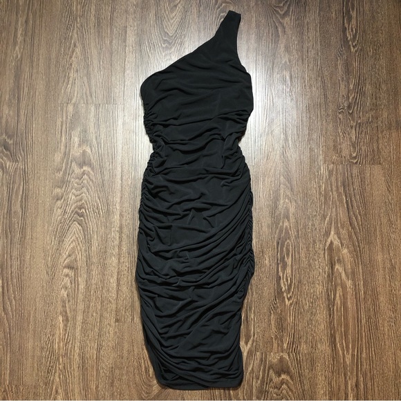 🖤HOST Pick🖤Lulu’s Total Appeal Ruched One Shoulder Bodycon Mesh Midi Dress - Picture 12 of 15